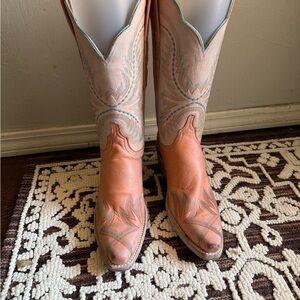 Lucchese Tilly Peach and Cream Embroidered Western Boots 7.5